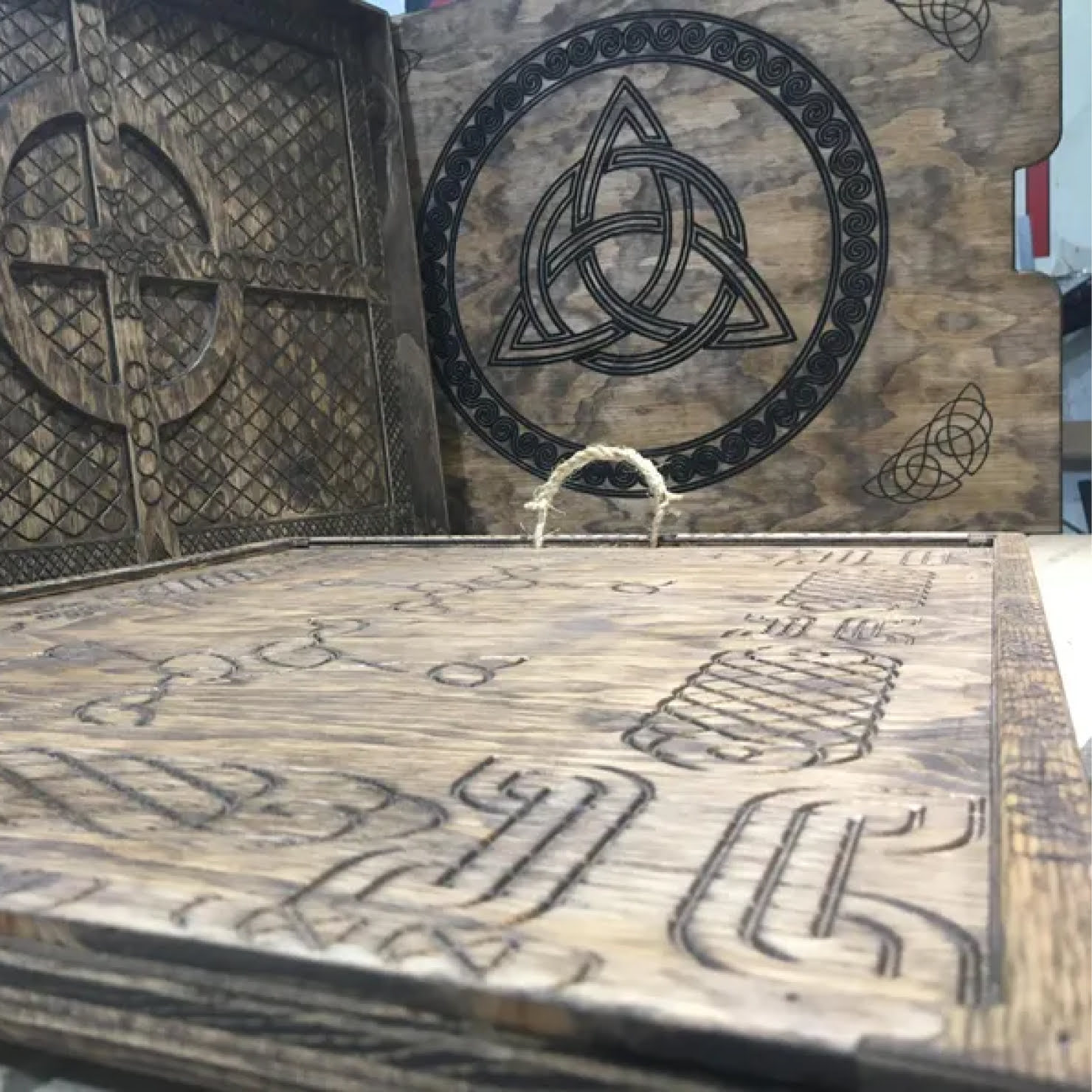 Puzzle board, 
        storage tray, and protective cover.